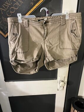 torrid Taupe Utility Rolled-Hem Shorts. Live:#49